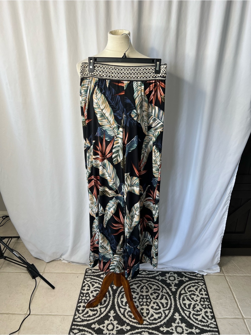 Boston Proper Tropical Wide Leg Pants – Size Medium